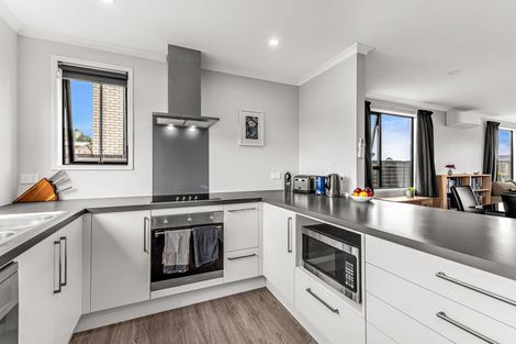 Photo of property in 94b Banks Street, Marfell, New Plymouth, 4310