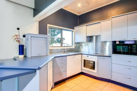 Photo of property in 28 Bowling Road, Greenmeadows, Napier, 4112