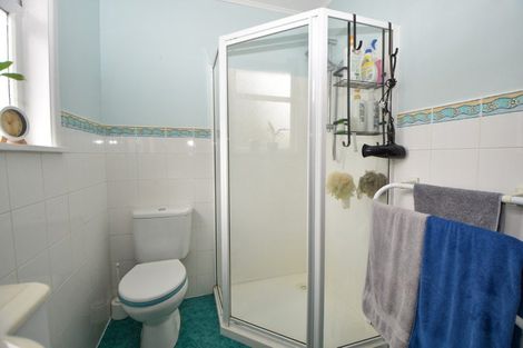 Photo of property in 1 Hughan Place, Carterton, 5713