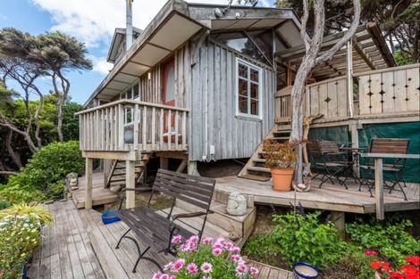 Photo of property in 39 Airlie Road, Plimmerton, Porirua, 5026