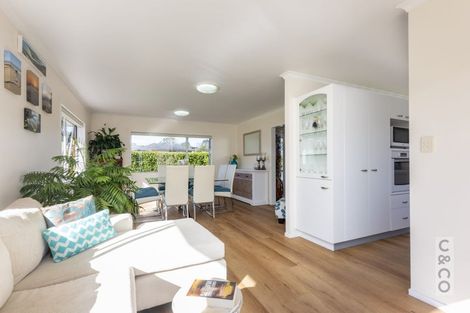 Photo of property in 2 Applemoors Way, Riverhead, 0820