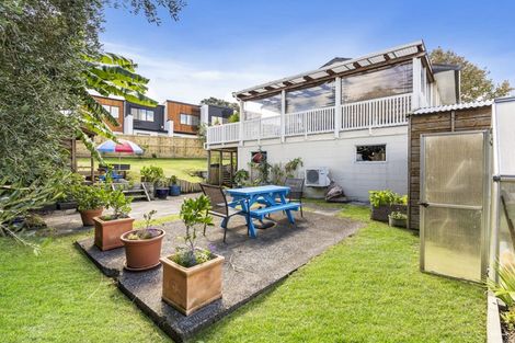 Photo of property in 32 Windy Ridge Road, Glenfield, Auckland, 0629