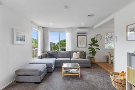 Photo of property in 1/12 Wanita Place, Totara Vale, Auckland, 0629