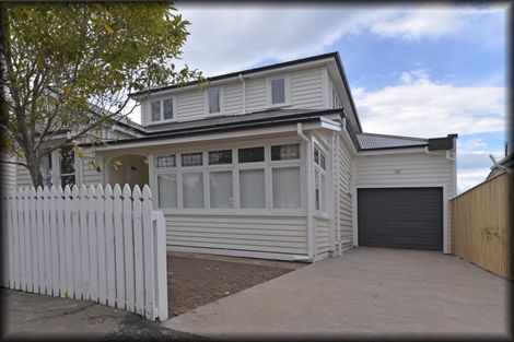 Photo of property in 40 Napier Terrace, Hospital Hill, Napier, 4110