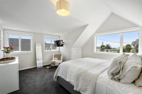 Photo of property in 904 East Coast Road, Northcross, Auckland, 0630
