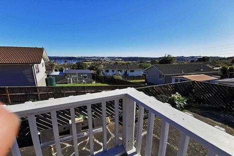 Photo of property in 3 Meadowood Drive, Unsworth Heights, Auckland, 0632