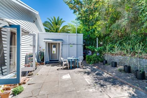Photo of property in 46 Coote Road, Bluff Hill, Napier, 4110