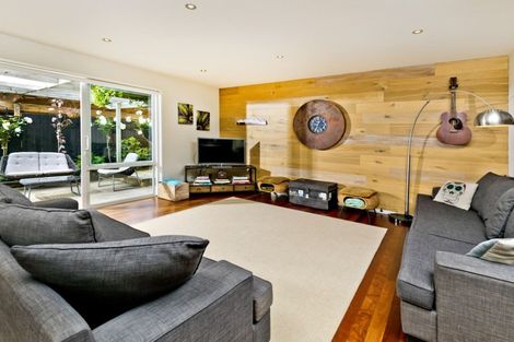 Photo of property in 27 Newbury Place, Schnapper Rock, Auckland, 0632