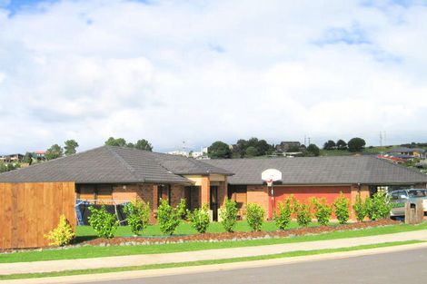 Photo of property in 38 Roberta Crescent, Orewa, 0931