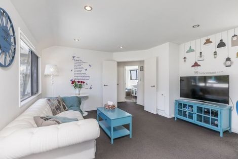 Photo of property in 6/12 Wernham Place, Northcote, Auckland, 0626