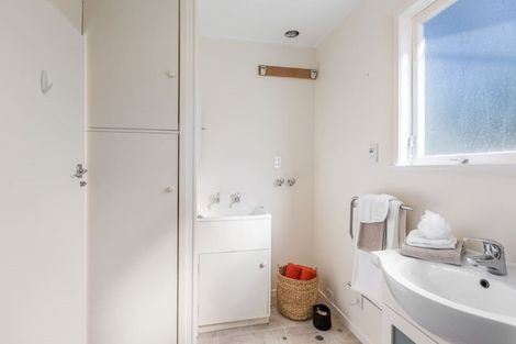 Photo of property in 20 Lake Road, Northcote, Auckland, 0627