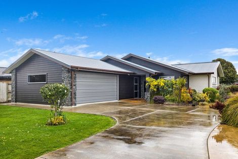 Photo of property in 16 Kilsby Place, Levin, 5510