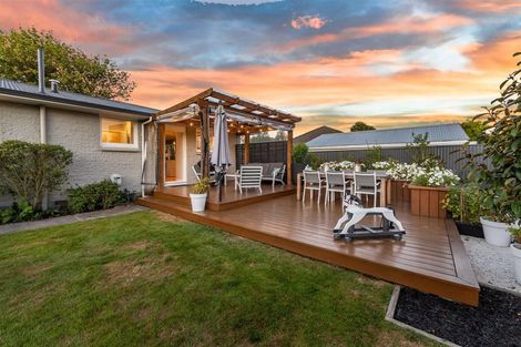 Photo of property in 28 Clipper Place, Redwood, Christchurch, 8051