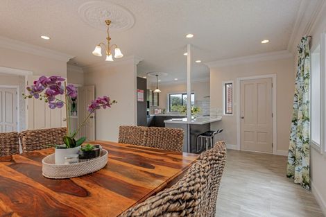 Photo of property in 21 Springdale Grove, Fitzherbert, Palmerston North, 4410