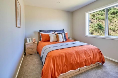 Photo of property in 36 Domett Street, Newlands, Wellington, 6037