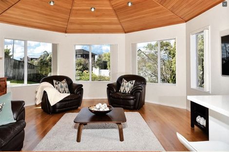 Photo of property in 1 Glucina Avenue, West Harbour, Auckland, 0618