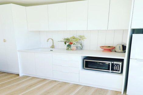 Photo of property in 13 Holgate Avenue, Herald Island, Auckland, 0618