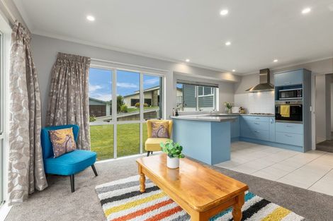 Photo of property in 31 Aspiring Terrace, Aotea, Porirua, 5024