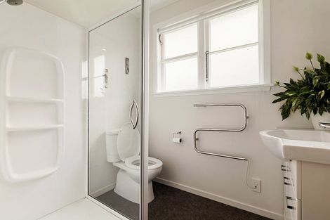 Photo of property in 124 Tipahi Street, Nelson South, Nelson, 7010