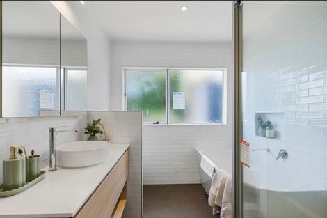 Photo of property in 16 Whitford Road, Howick, Auckland, 2014