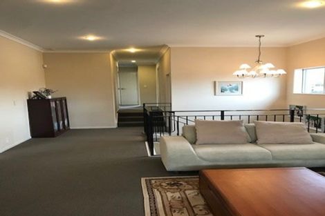 Photo of property in 10 Oak Bark Drive, Schnapper Rock, Auckland, 0632