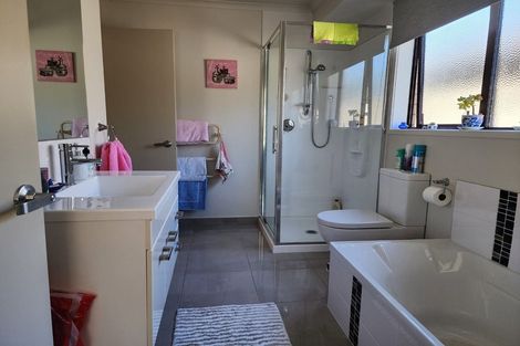 Photo of property in 21 Rainey Crescent, Papamoa Beach, Papamoa, 3118