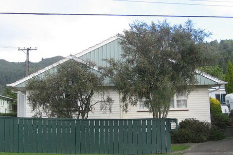 Photo of property in 17 Korau Grove, Stokes Valley, Lower Hutt, 5019