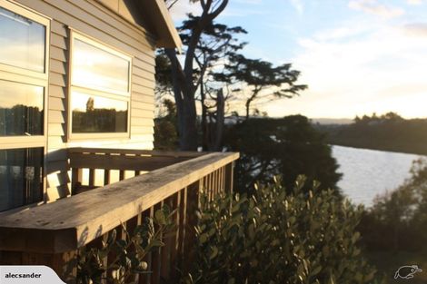 Photo of property in 34 Abbotleigh Avenue, Te Atatu Peninsula, Auckland, 0610