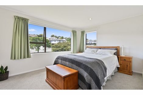 Photo of property in 27 Aronia Way, Goodwood Heights, Auckland, 2105