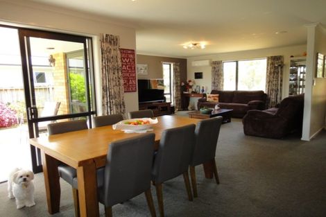 Photo of property in 9 Endeavour Place, One Tree Point, 0118