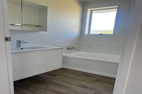 Photo of property in 5 Ilam Grove, Kelson, Lower Hutt, 5010