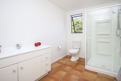 Photo of property in 70 Wood Bay Road, Titirangi, Auckland, 0604