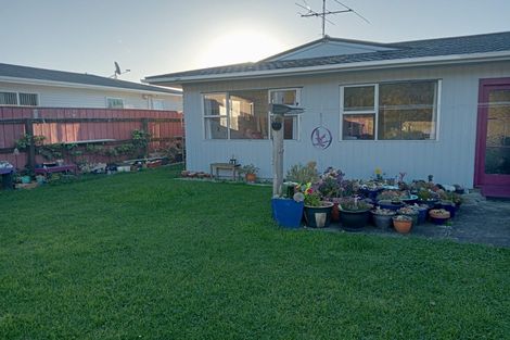 Photo of property in 22 Buckley Grove, Paraparaumu, 5032