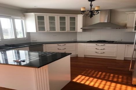 Photo of property in 5 Hobie Court, West Harbour, Auckland, 0618