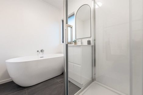 Photo of property in 2/17 Landsdale Place, Massey, Auckland, 0614