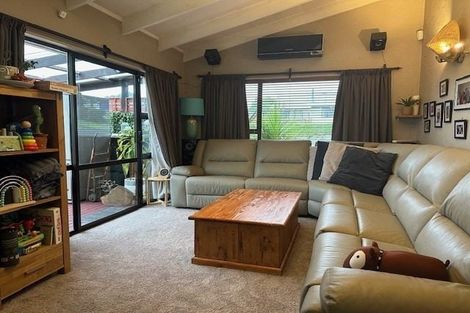 Photo of property in 52 Cumberland Crescent, Welcome Bay, Tauranga, 3112