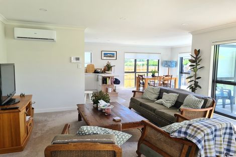 Photo of property in 49 Umu Place, Mangere, Auckland, 2022