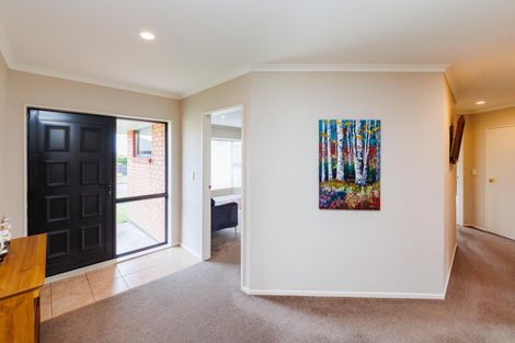 Photo of property in 1 Alpine Grove, Kelvin Grove, Palmerston North, 4414