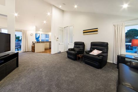 Photo of property in 52a Takutai Avenue, Half Moon Bay, Auckland, 2012