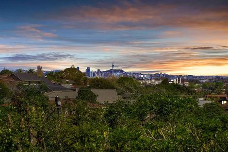 Photo of property in 69 Ravenwood Drive, Forrest Hill, Auckland, 0620