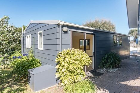 Photo of property in 6 Marram Way, Peka Peka, Waikanae, 5391