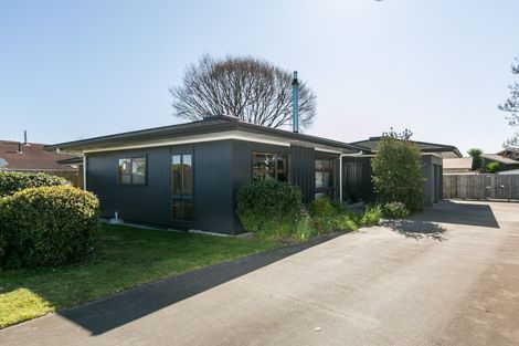 Photo of property in 2 Bale Place, Havelock North, 4130