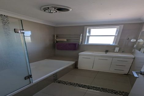 Photo of property in 11 Cintra Place, Glen Innes, Auckland, 1072