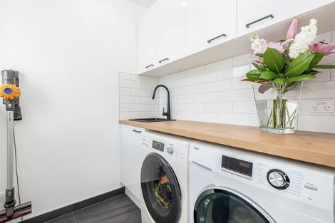 Photo of property in 31 Advene Road, Cockle Bay, Auckland, 2014