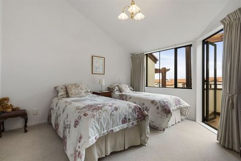 Photo of property in 2/8 Tobago Place, Sunnynook, Auckland, 0620