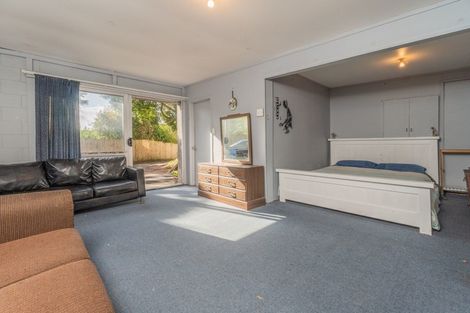 Photo of property in 2/13 Wirihana Road, Titirangi, Auckland, 0604