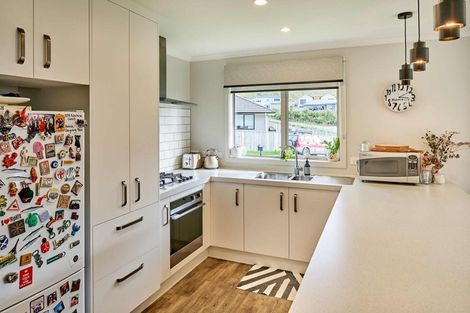 Photo of property in 4 Hull Place, Whitby, Porirua, 5024