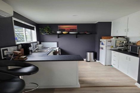 Photo of property in 2/3 School Road, Plimmerton, Porirua, 5026