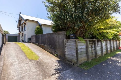 Photo of property in 16 Bulteel Street, New Plymouth, 4310