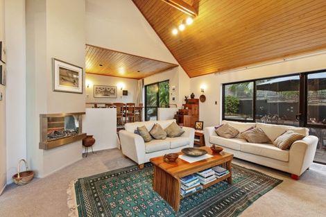 Photo of property in 27 Homewood Place, Chatswood, Auckland, 0626